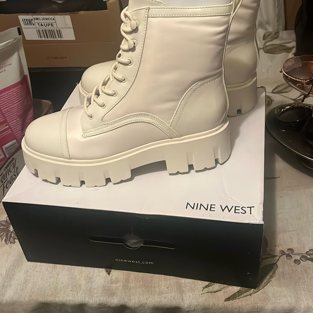 Nine West Women's Obri 2 Ivory Chelsea Boots, Size 10, Lace up, NIB